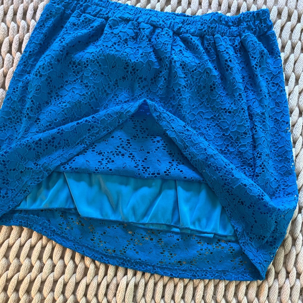 Bright blue lace double lined skirt from Francesca’s Collection (Blue Rain)